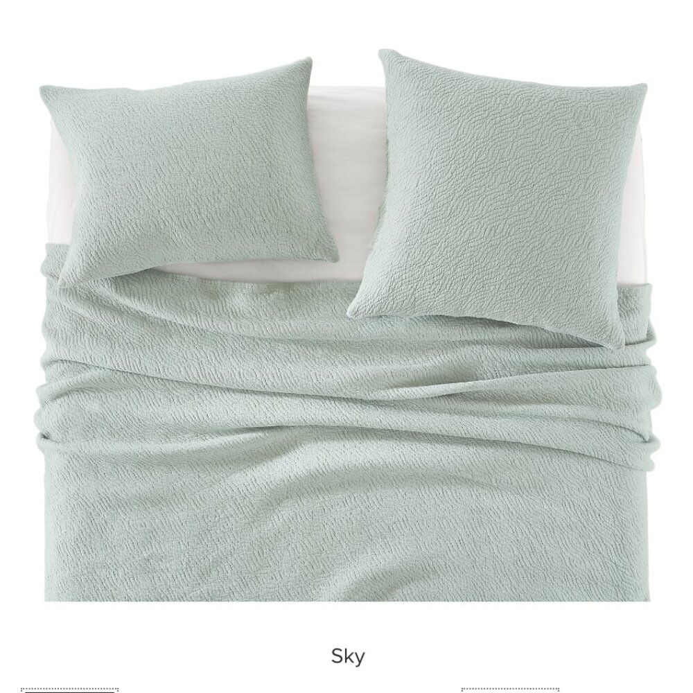 Room and Board Thea Matelass King sized Coverlet (color: Sky)